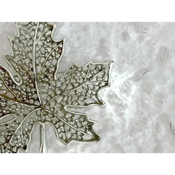 Silver Tone Sarah Coventry Vintage FIligree Maple Leaf | Foliage Brooch Pin - Picture 2 of 9